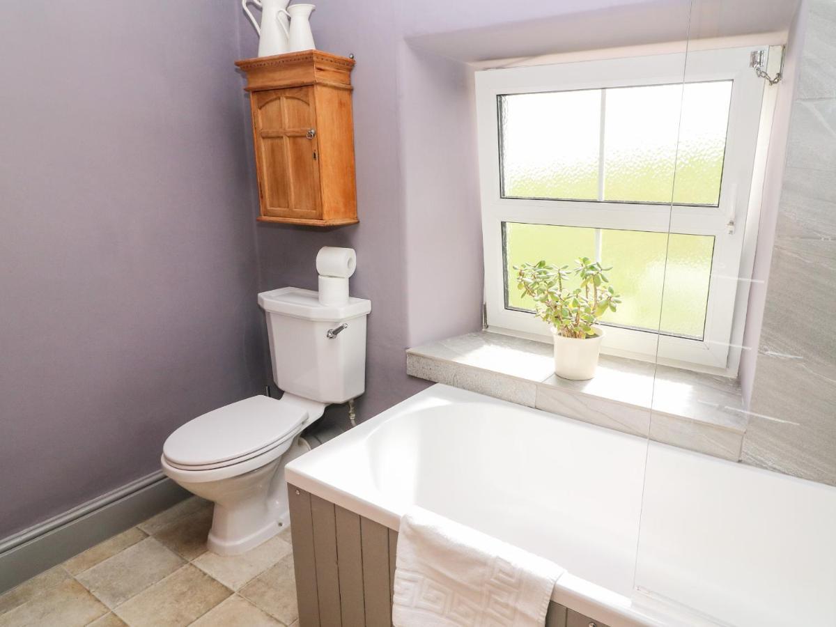 Waingate Cottage Cark エクステリア 写真